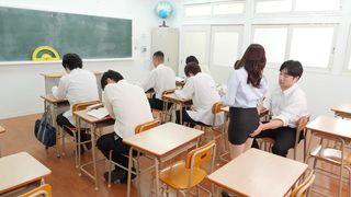 Cô giáo Yuko Shiraki Địt 10 Lần Trong Lớp